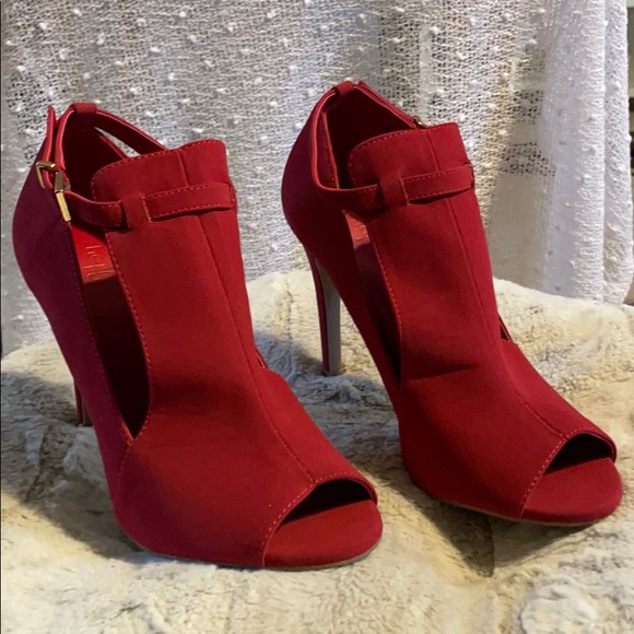 Red heels - Picture 3 of 6